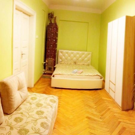 Apartment On Katedralna Leopoli Esterno foto