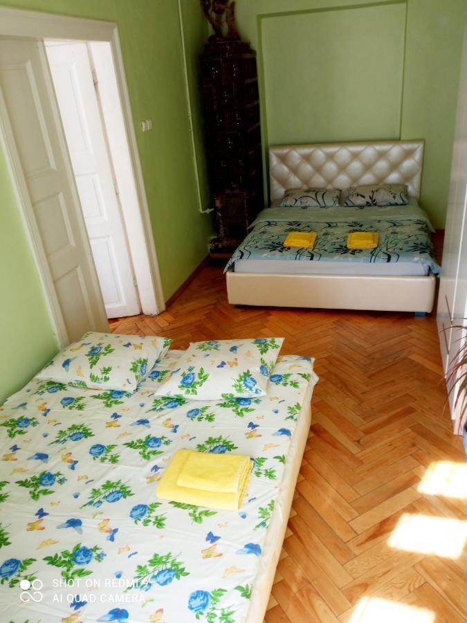 Apartment On Katedralna Leopoli Esterno foto